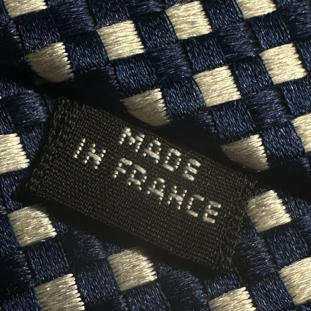 CHARVET Tie Silk Tie Geometric 100% Silk Necktie Made in France Blue/White NWOT